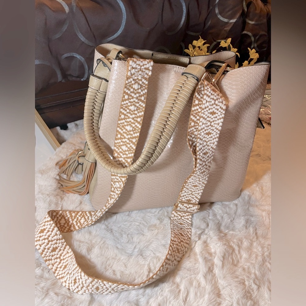 JEN & CO Olivia Hobo Bag 2 removable tassels vegan snakeskin w GUITAR STRAP EUC